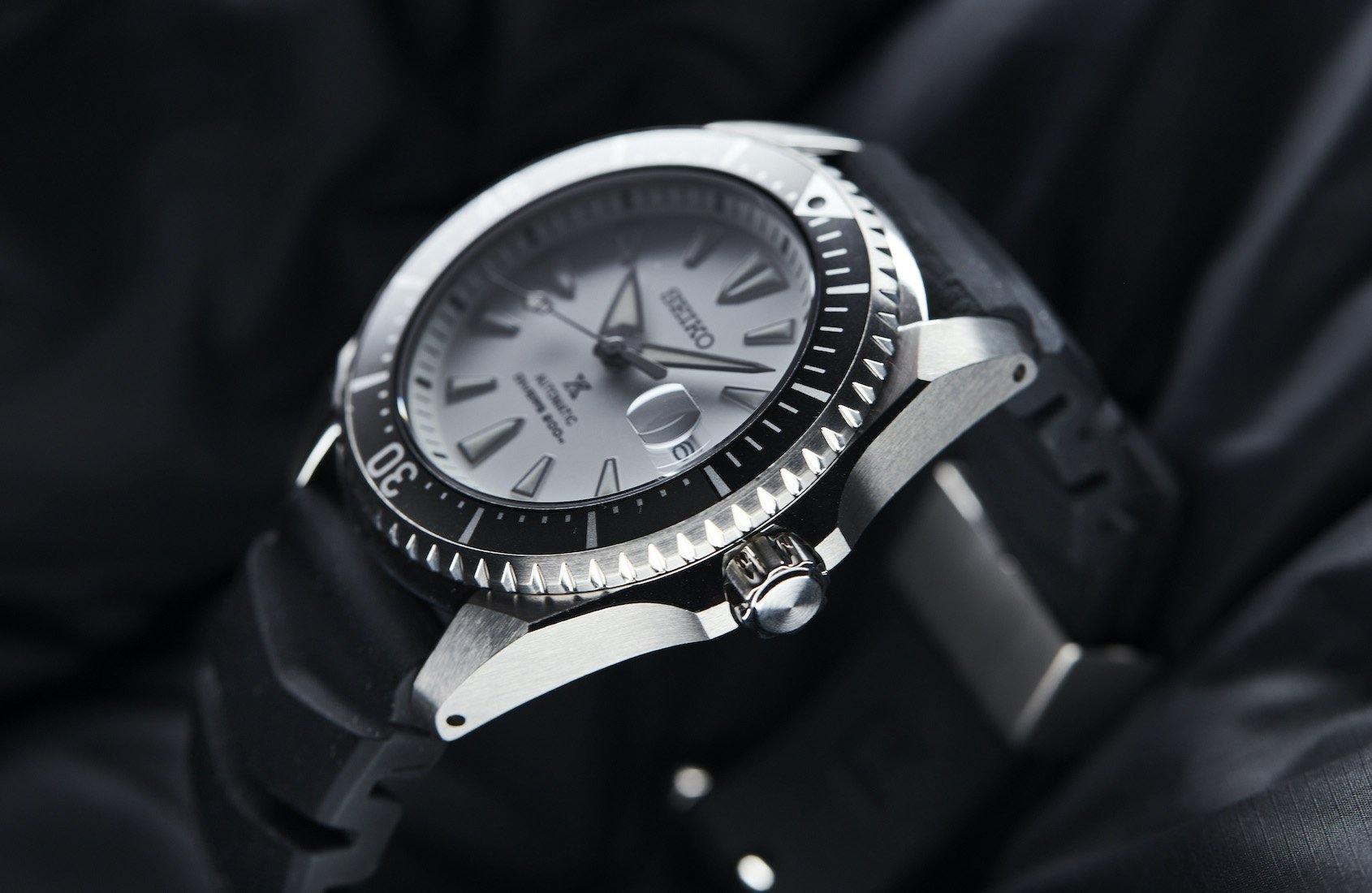 Seiko Prospex White Shogun Men's Titanium Case Rubber Strap Watch SPB1 –  Prestige