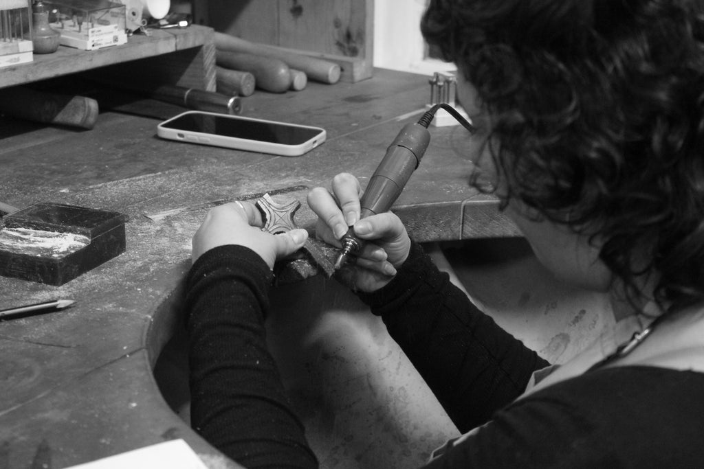 CLUB - Romo carving and filing her wax model