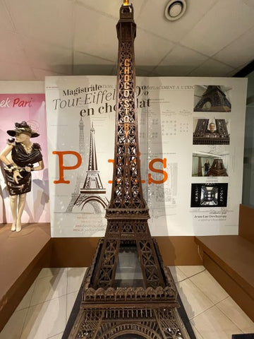 Eifelturm aus Schokolade im Museum der Schokolade Paris