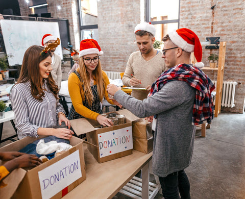 Group image showing people volunteering at Christmas