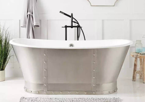 Freestanding cast iron bathtub in silvery white