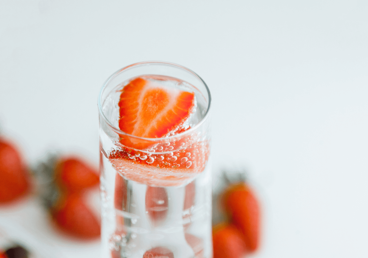 sparking water with strawberries