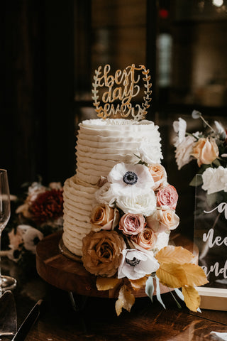 wedding cake with flowers and best day ever sign