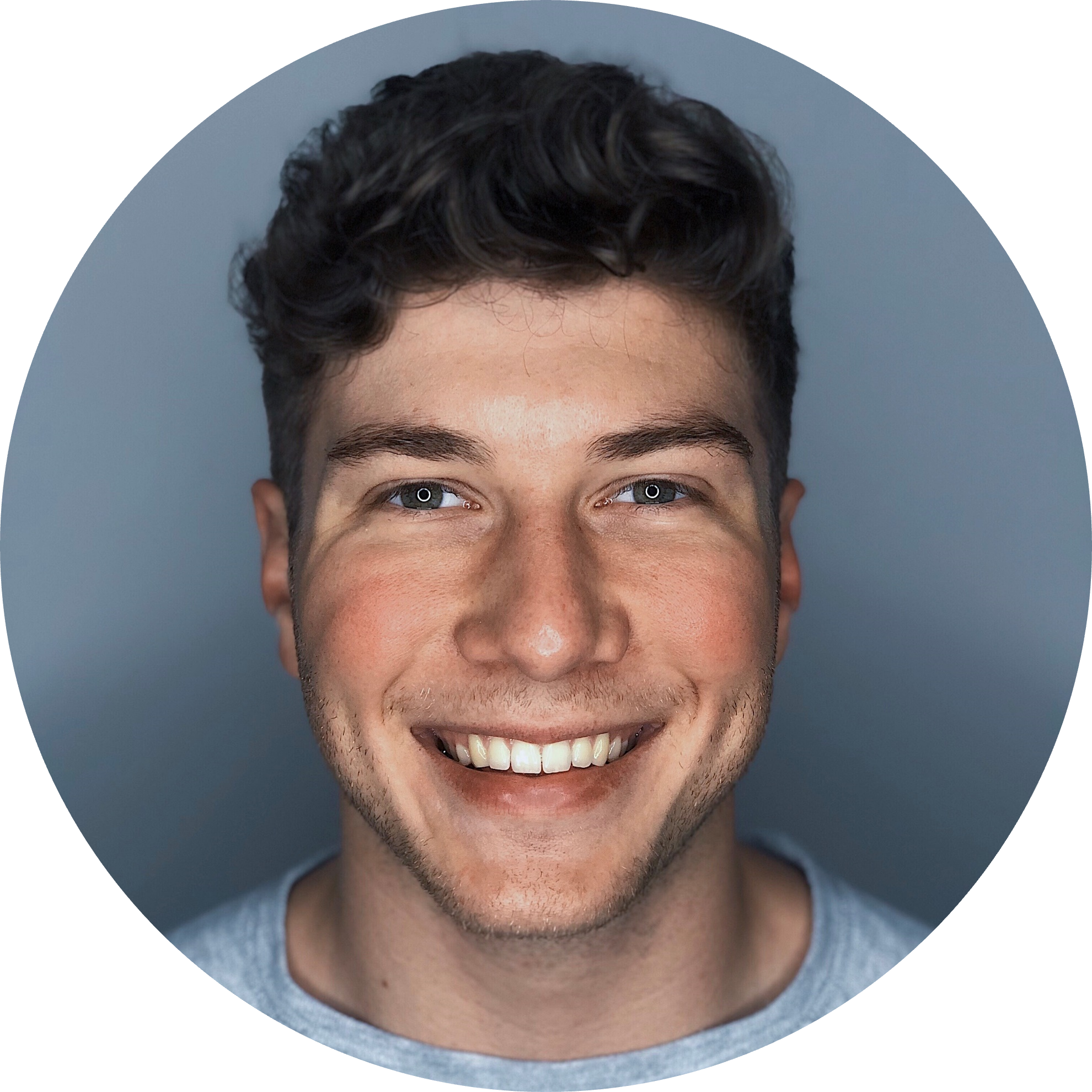 Oliver Kohl | Okay Branding | Servus, ich bin nicht nur Oli, sondern auch der Meinung, dass man sich selbst nicht zu wichtig nehmen sollte. Deshalb gibt's von mir hier kein Fancy Intro. Vor 3 Jahren habe ich als kleines Side-Projekt angefangen mit Johannes Kliesch seine Personal Brand auf LinkedIn aufzubauen. Seitdem mache ich LinkedIn. Und irgendwie funktioniert's auch noch. Viel Spaß mit den Tipps.