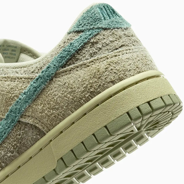 wmns dunk low olive aura detailing