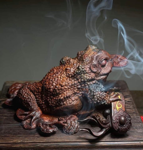 frog-sculpture-wooden-statue