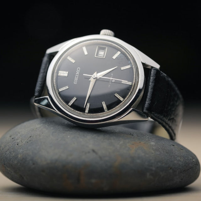 Product Image of Aerodynamic Leather Watch #1