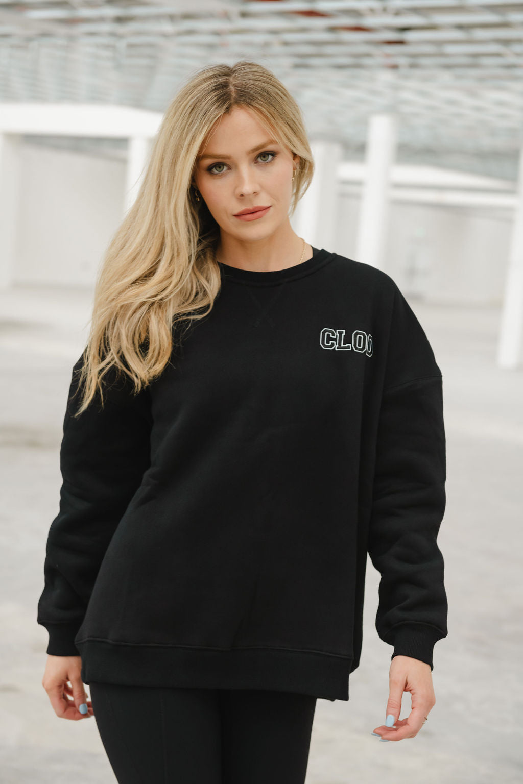 Oversized CLOO Sweatshirt - Black