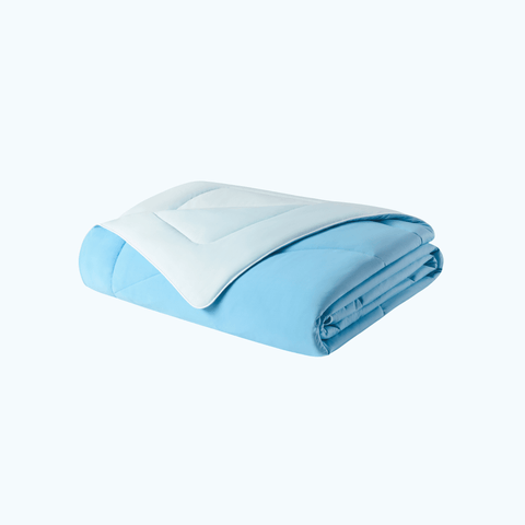 Evercool Cooling Comforter for hot sleepers in color aqua blue