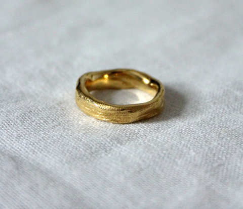 Alternative wedding ring