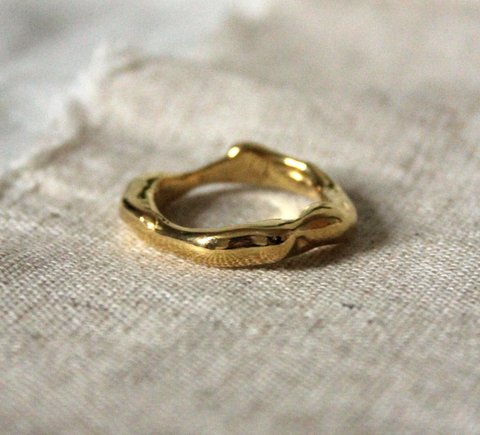 alternative gold wedding ring UK