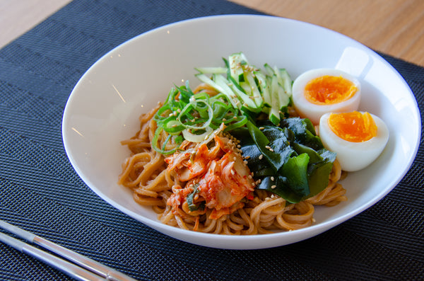 簡単レシピ：グルテンフリー ビビン麺｜スーパー麺を使った、時短・簡単 ピリ辛混ぜ麺料理