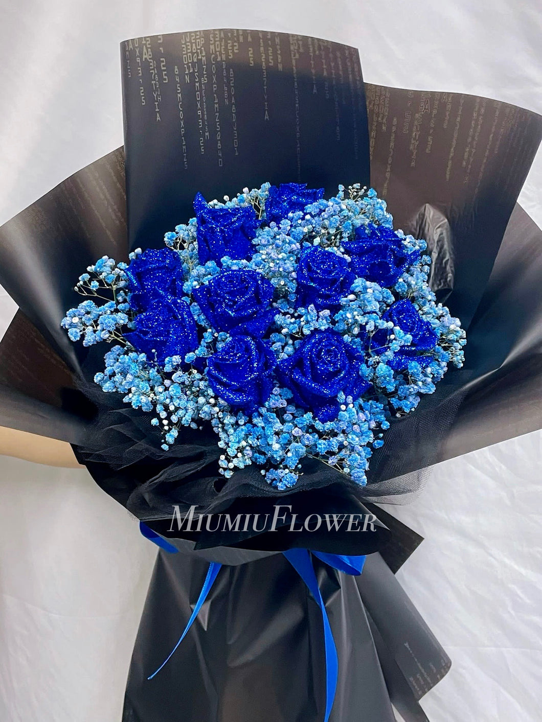 藍色妖姬玫瑰滿天星花束 Miu Miu Flower
