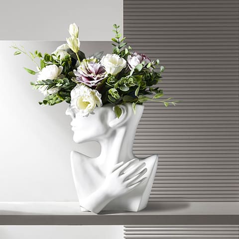 Vase buste femme blanc présentation avec fleurs 1