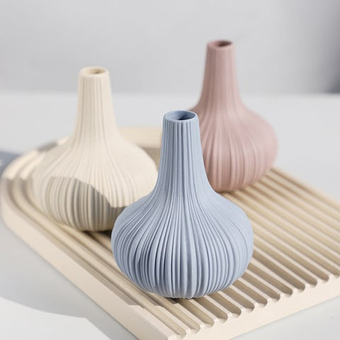 Vase soliflore style scandinave en céramique modèles Beige Rose et Bleu mise en scène