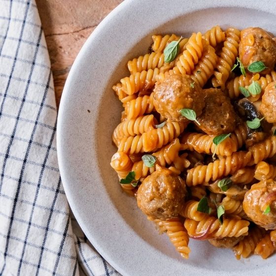 one pot pasta with vegan meatballs