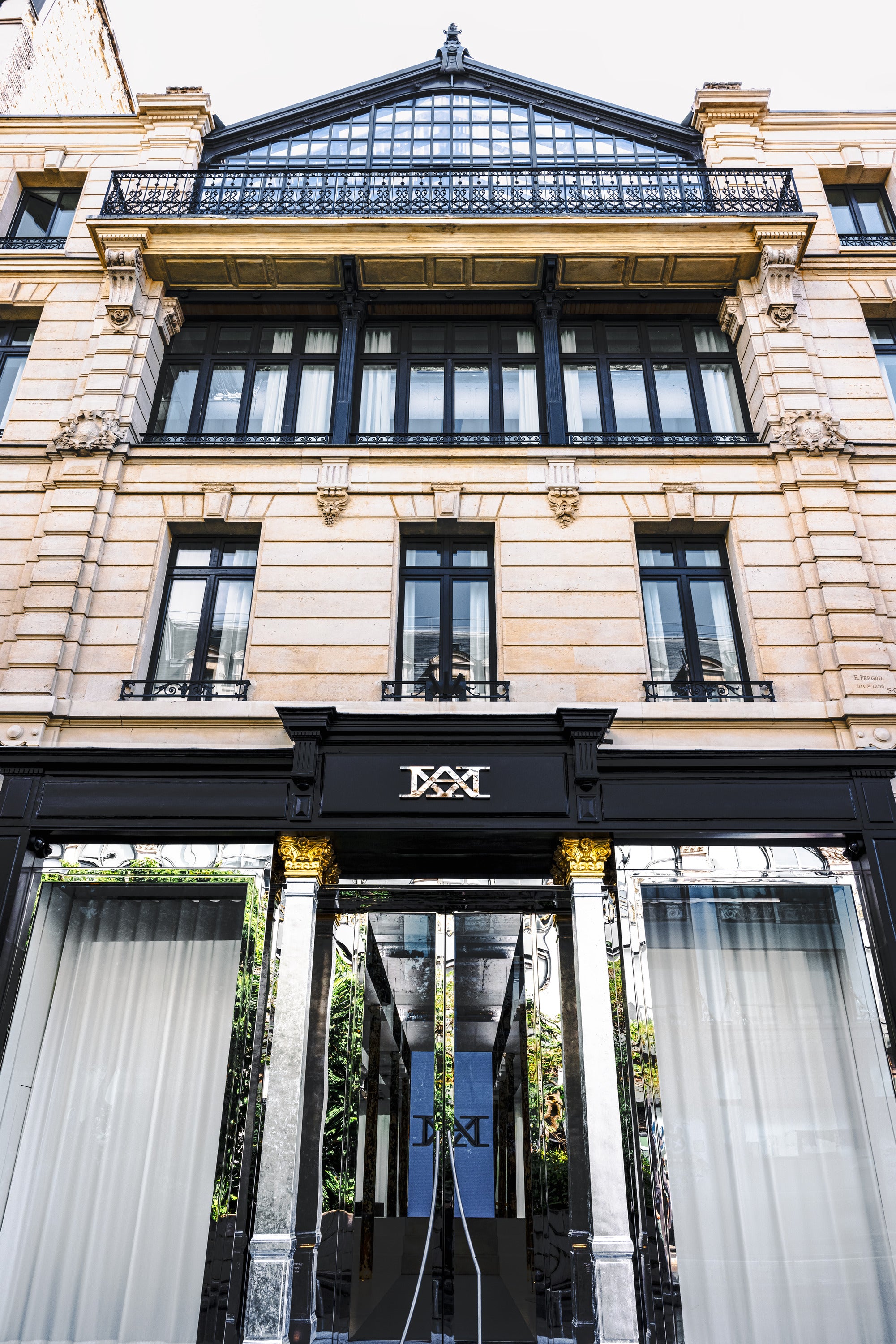 AUPEN_LVMH_METIERS_DART_1_17JUNE2024_HIGHRES.jpg__PID:4f26b2dc-157e-4860-8e40-60451fc6d227