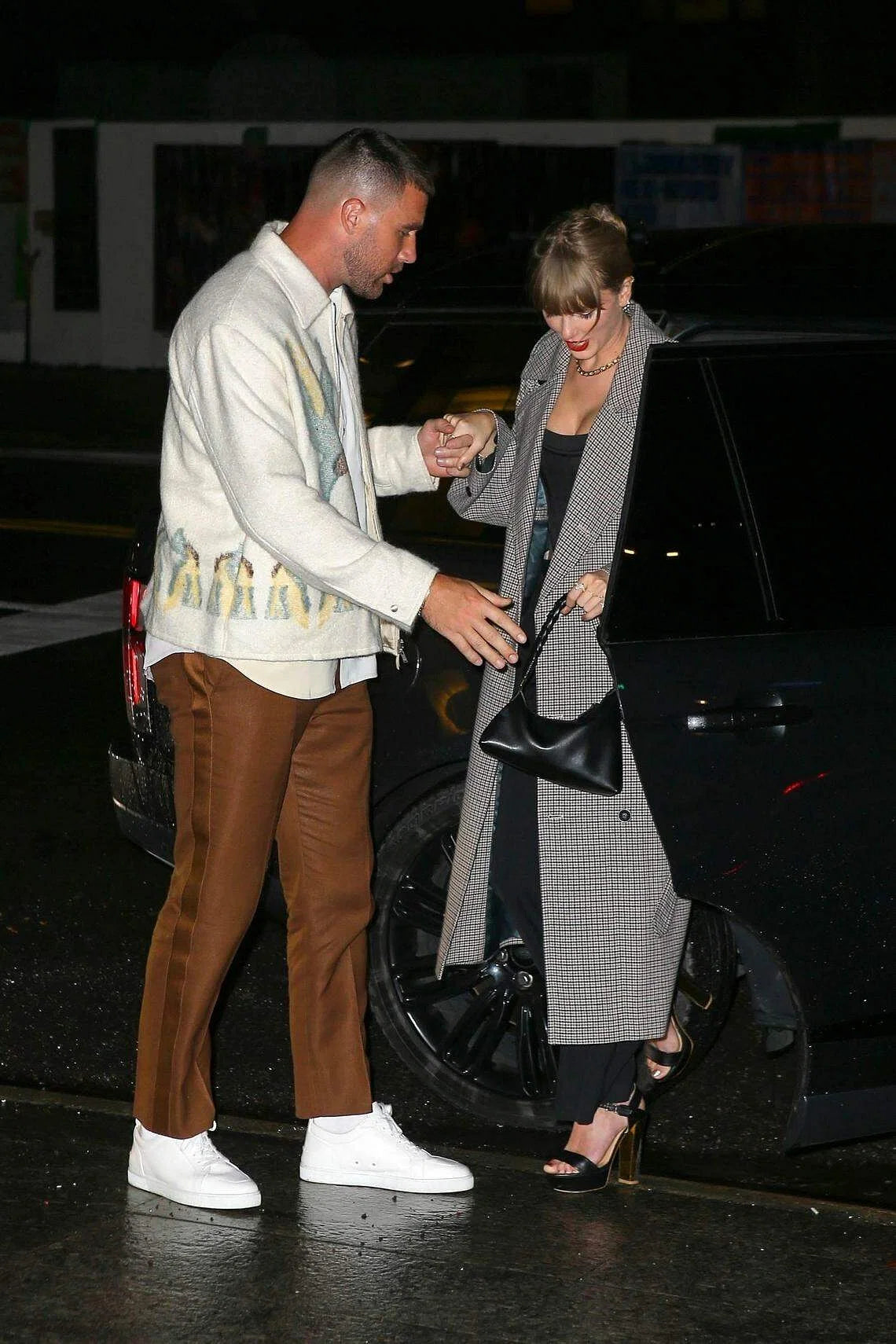 Taylor20Swift20with20boyfriend20Travis20Kelce_0.webp__PID:eeb800d1-16ac-4fa3-993d-dceb02f8fa63