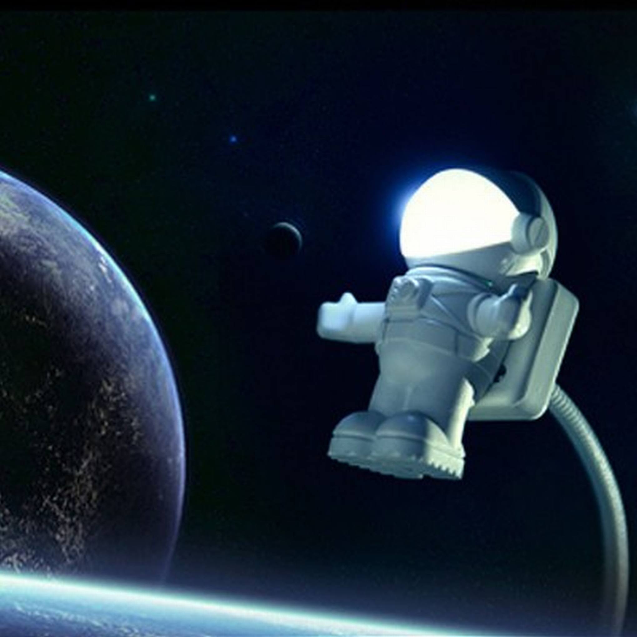 ¡LIQUIDACIÓN! Lámpara LED Astronauta Flexo USB
