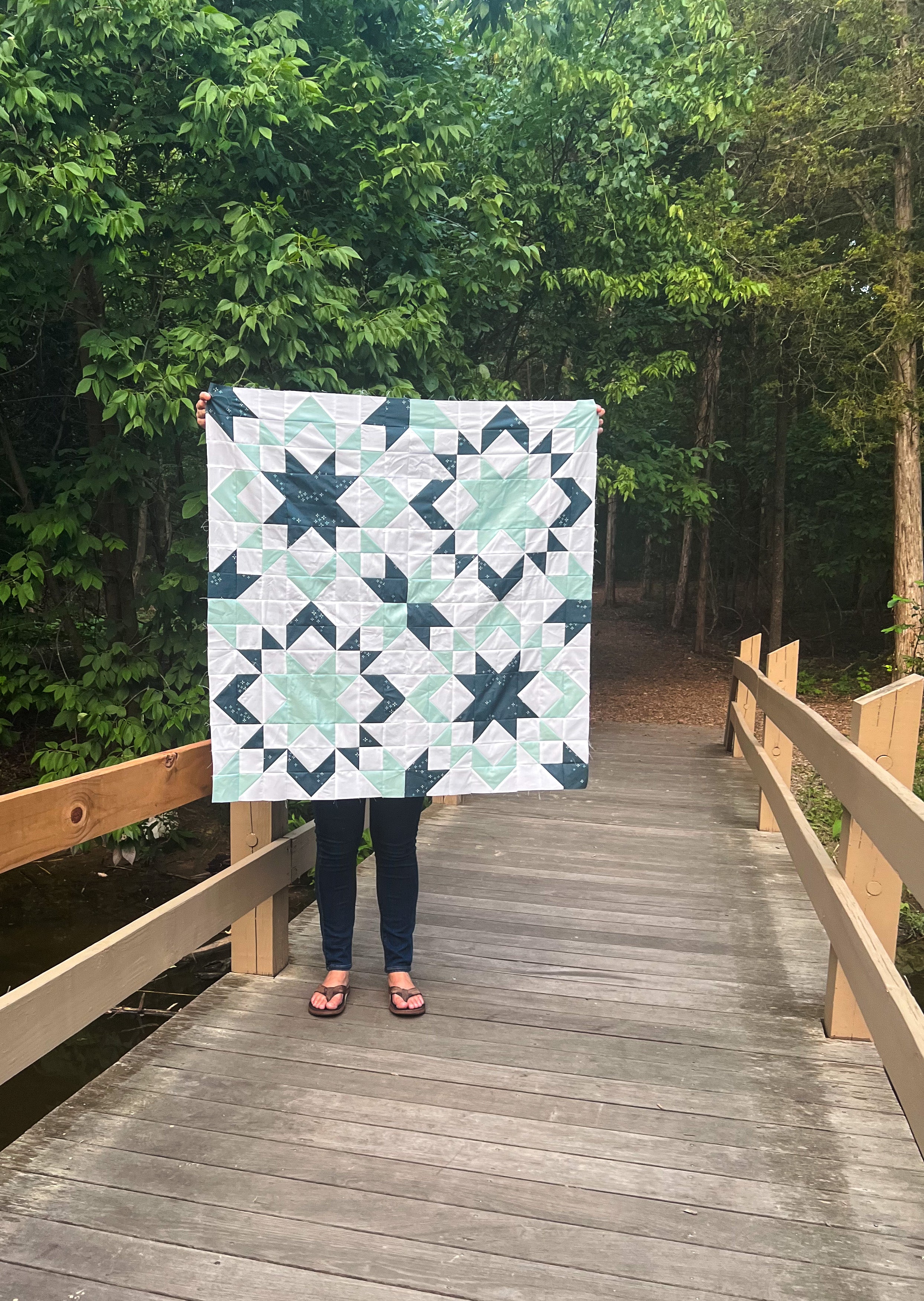 Starly Quilt made by Jessica. A modern but classic sawtooth star block quilt pattern by Cotton and Joy.