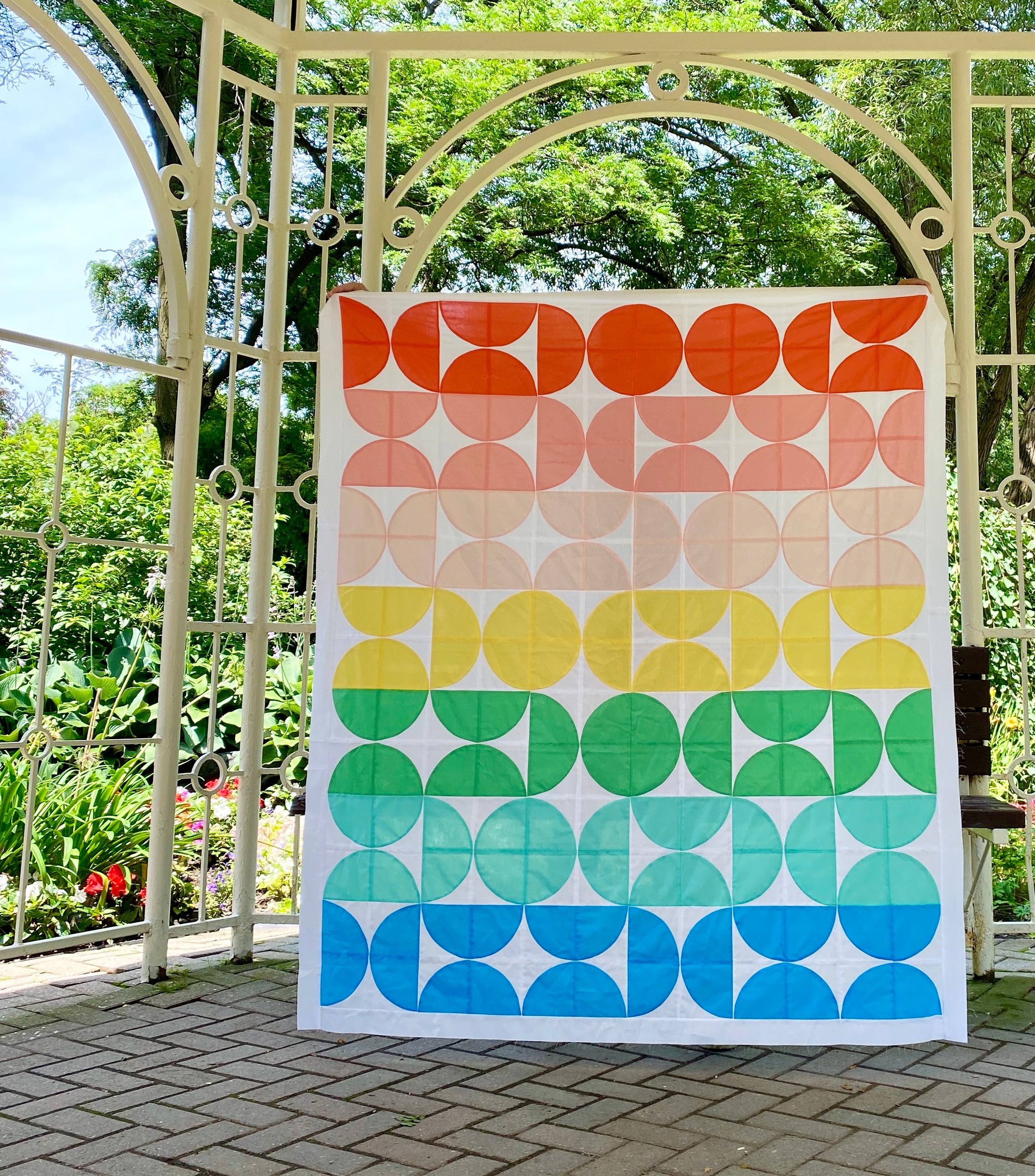 Reverie Quilt made by Breanna. A modern quilt design with curved piecing perfect for quilters of all levels, even beginners.