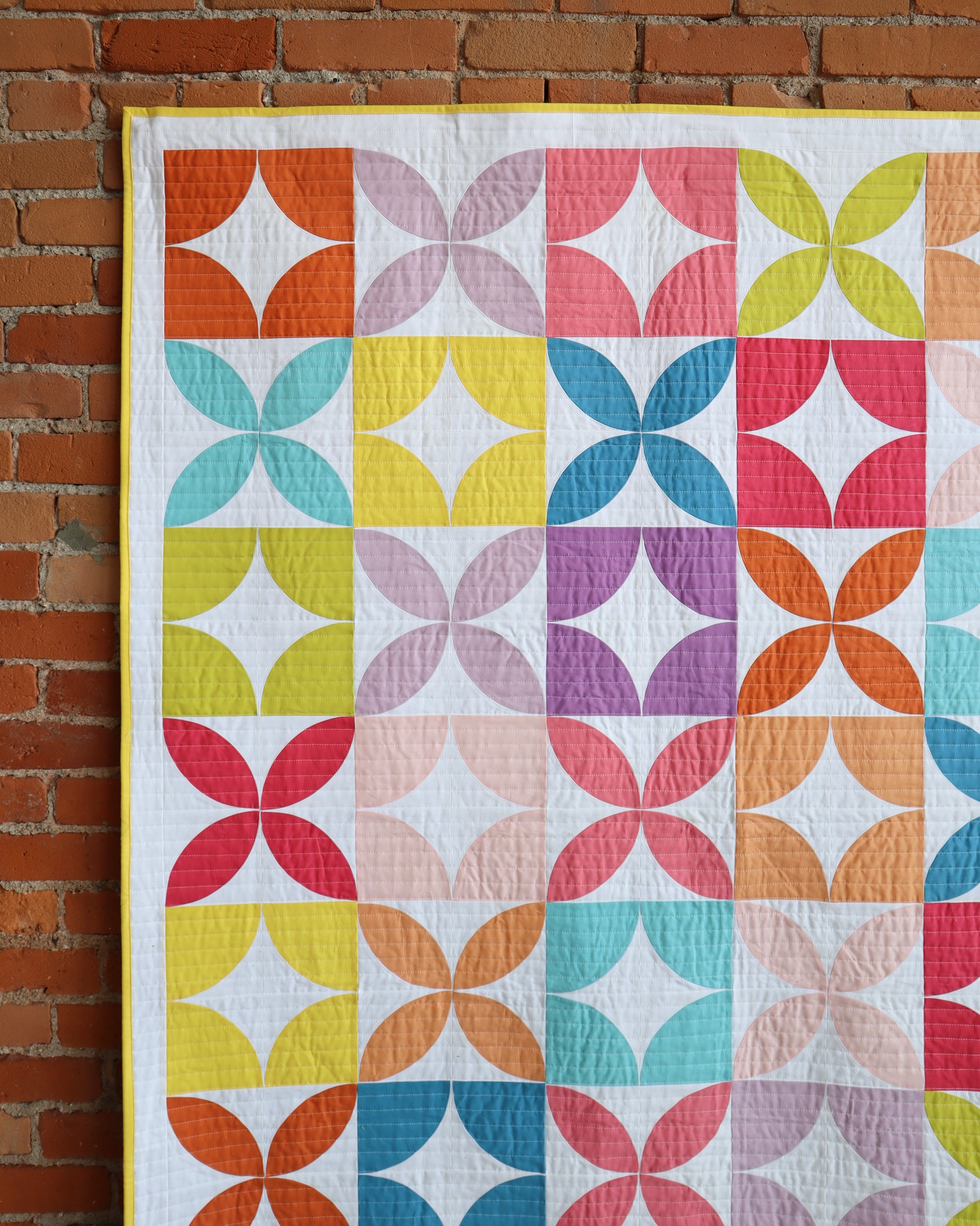 Mod Dreams - A modern quilt pattern perfect for quilters trying curved piecing for the first time or curve enthusiasts!