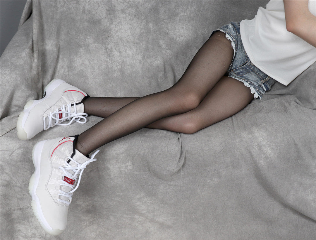 Air Jordan 11 Retro Platinum Tint