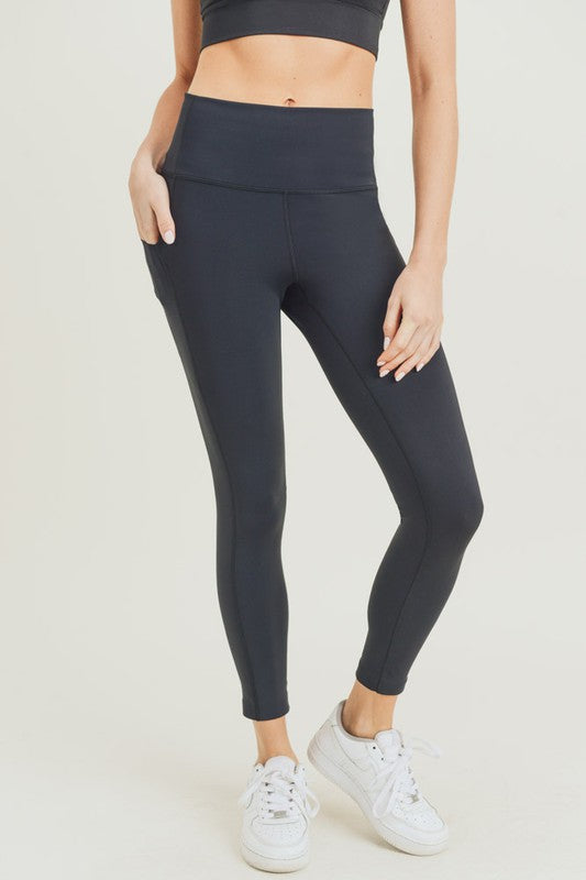 Solid leggings with back zip pocket