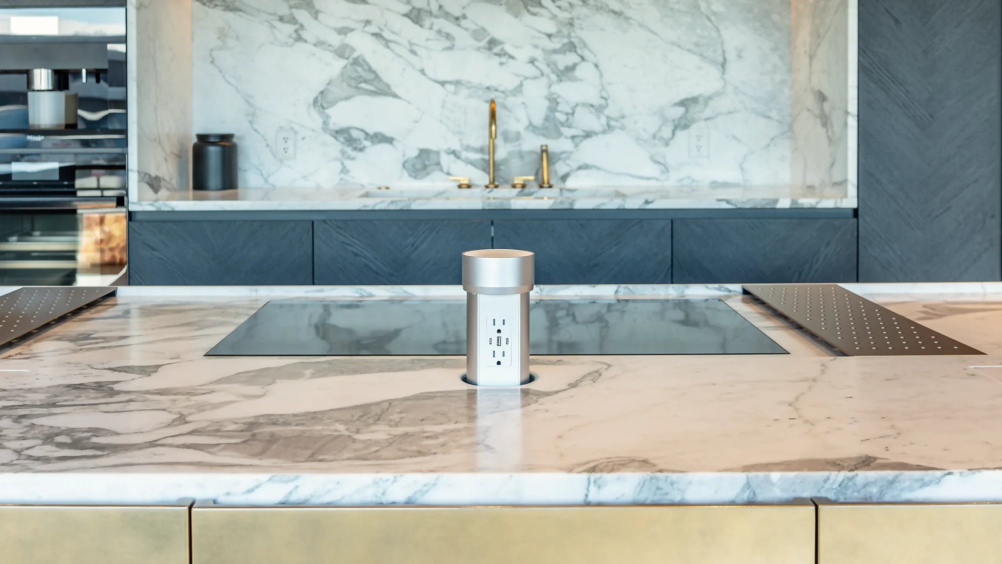 Point Pod Connect Silver In White Kitchen