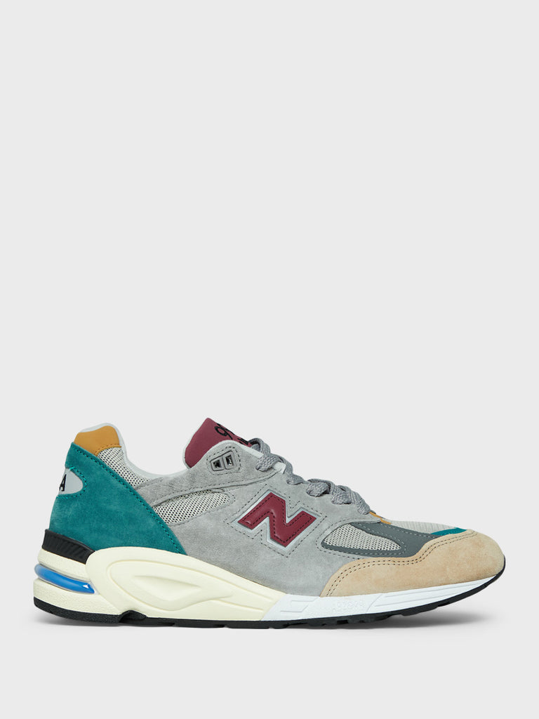 New Balance - 990v2 Sneakers in Grey 