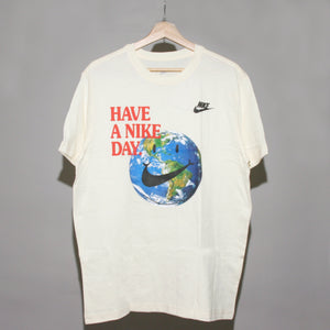 NIKE Sportswear Essentials Earth Graphic T-Shirt - Caltone