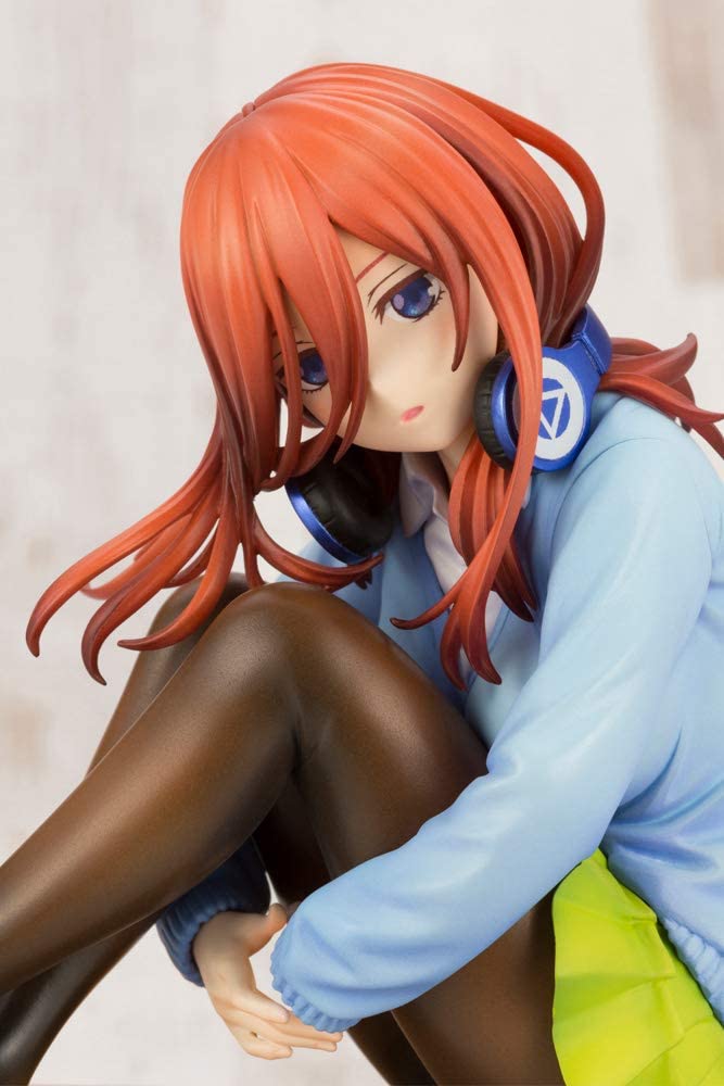 The Quintessential Quintuplets Miku Nakano Figure 1 8 Scale 19