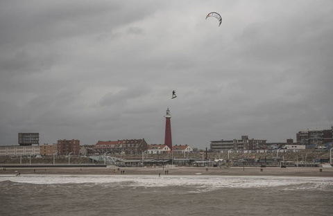 Kiteboarder making big jump