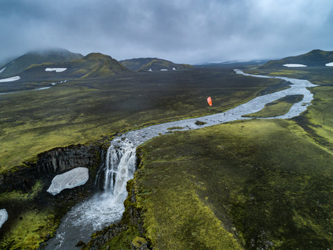 Lieuwe Team rider Roderick Pijls kitesurfing above a waterfall in Iceland. Picture shot bij Rein Rijke. 
