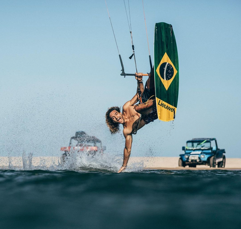 Kiteboarder Roderick Pijls freestyling