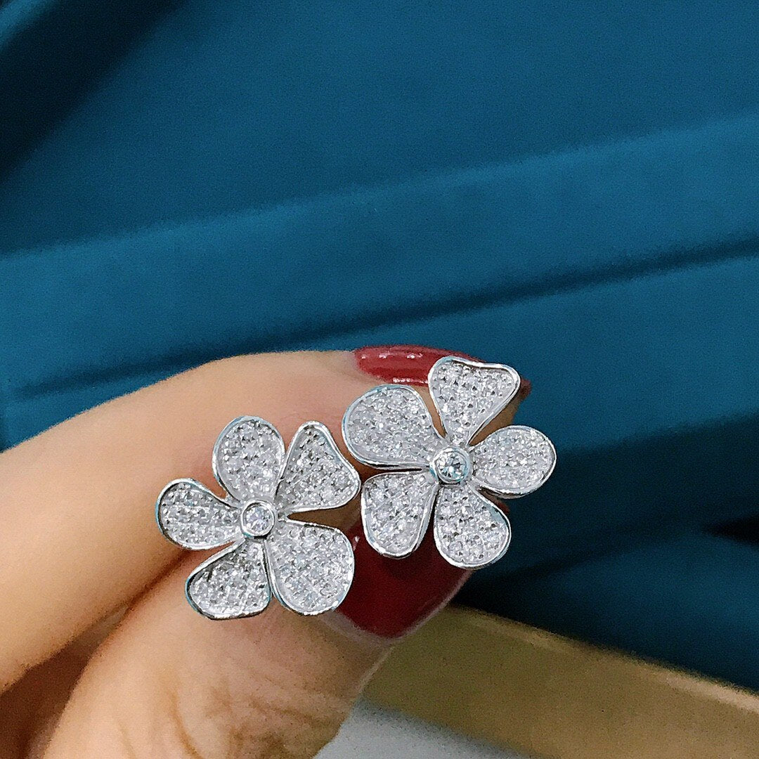 flower diamond earrings in 18k white gold