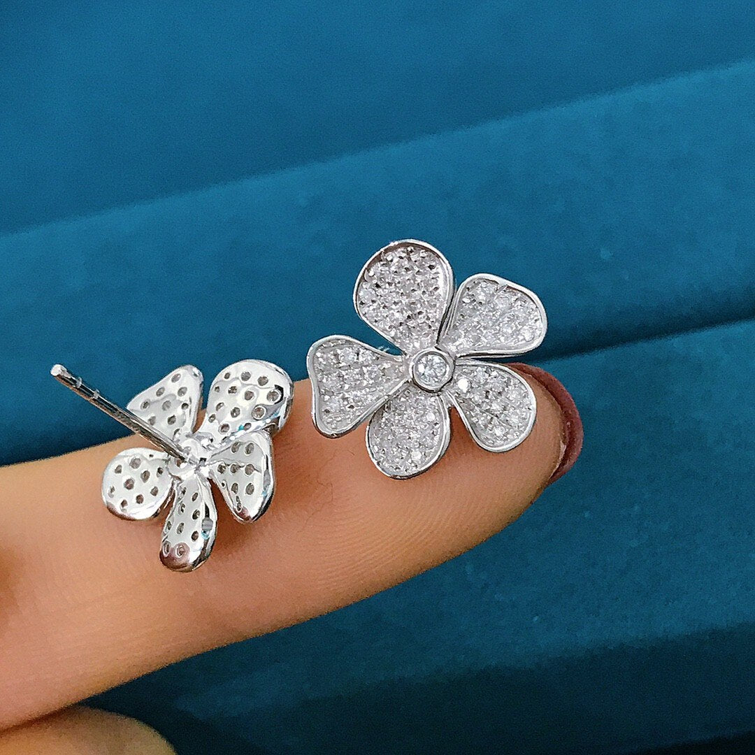 flower diamond earrings in 18k white gold