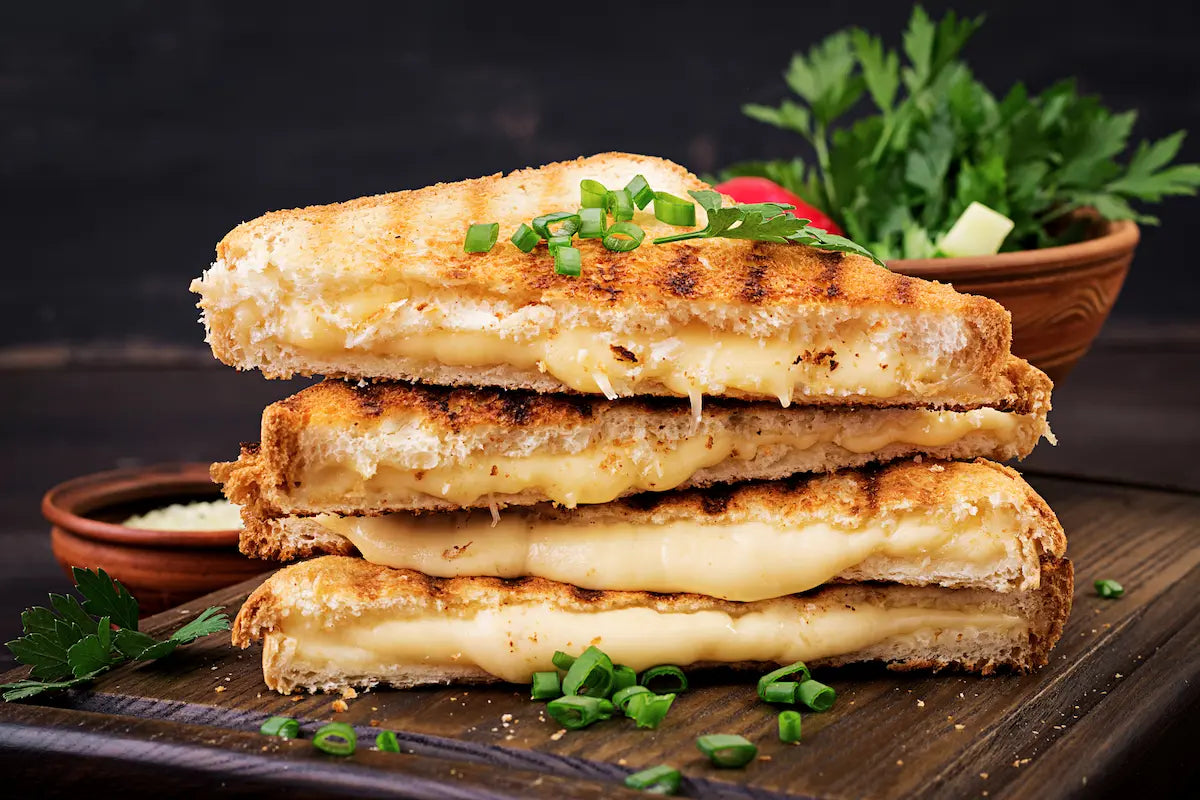 american-hot-cheese-sandwich-homemade-grilled-cheese-sandwich-breakfast.webp__PID:b18f807f-0406-4f84-83b8-224a74f5d4ff