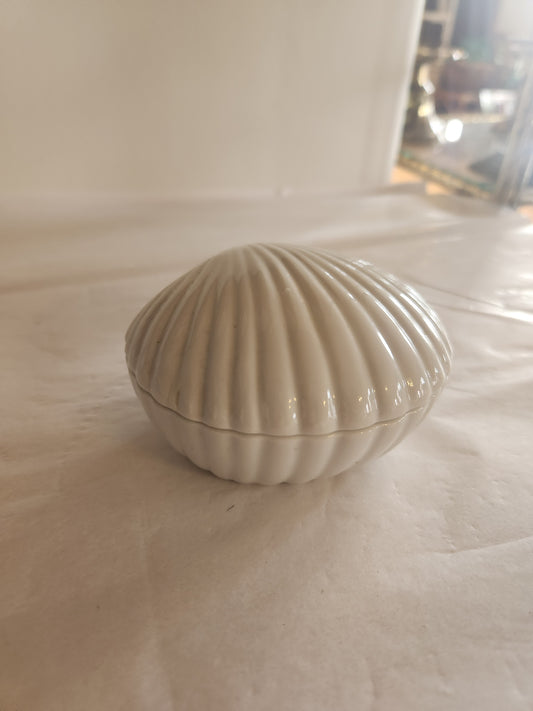 Clam Shell Butter Dish/Catch All with Blue Plastic Liner – Vintage Spaces  Market