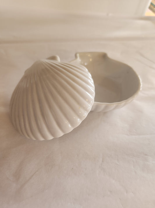 Clam Shell Butter Dish/Catch All with Blue Plastic Liner – Vintage Spaces  Market