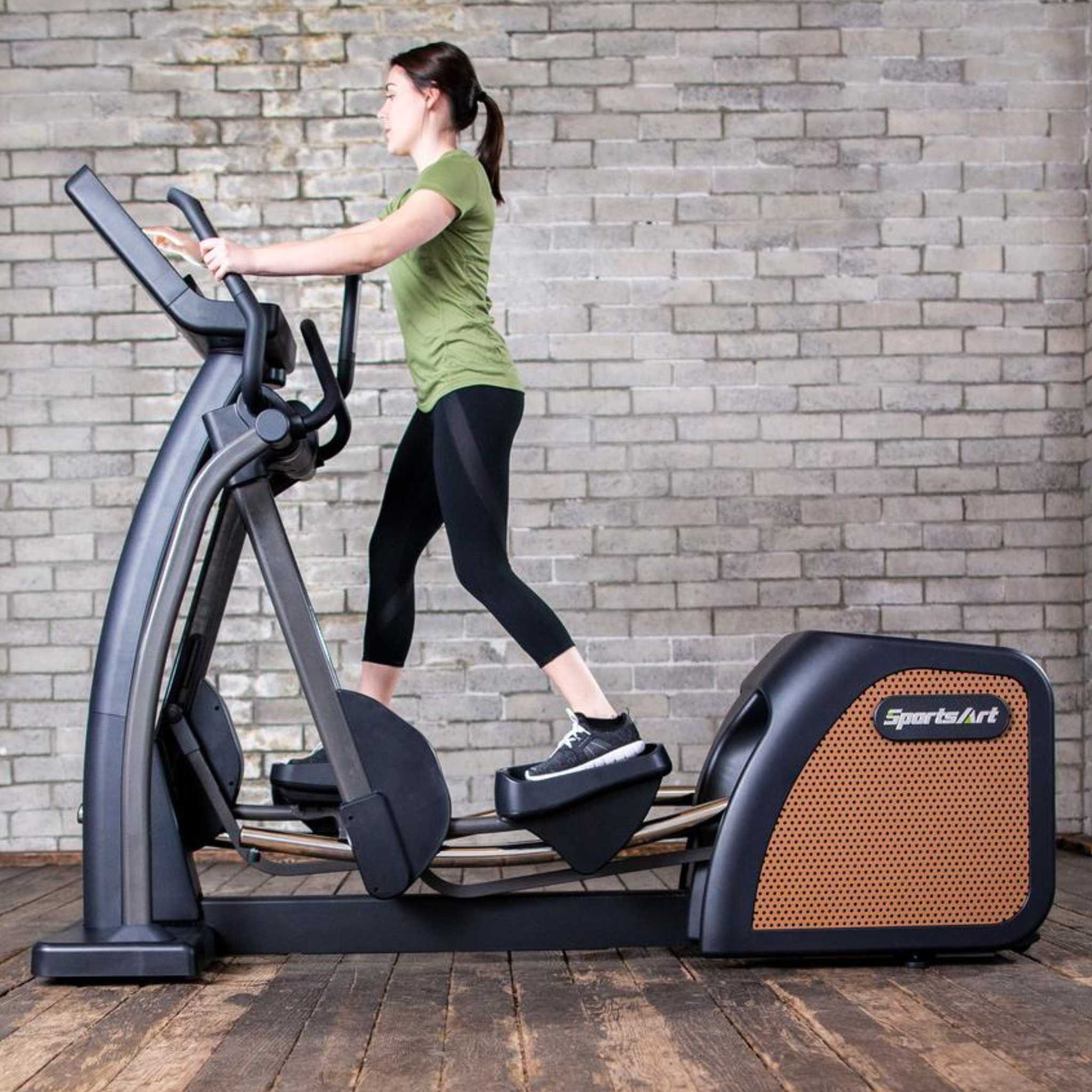 SportsArt E876-16 Elliptical female user