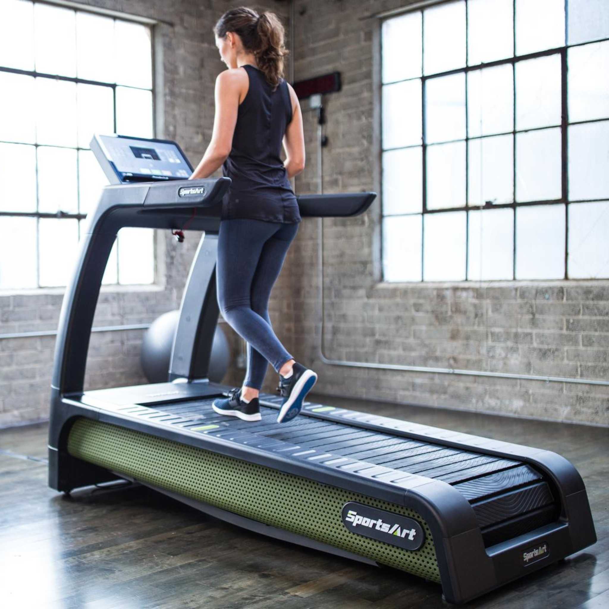 SportsArt G690 Verde Treadmill Female User