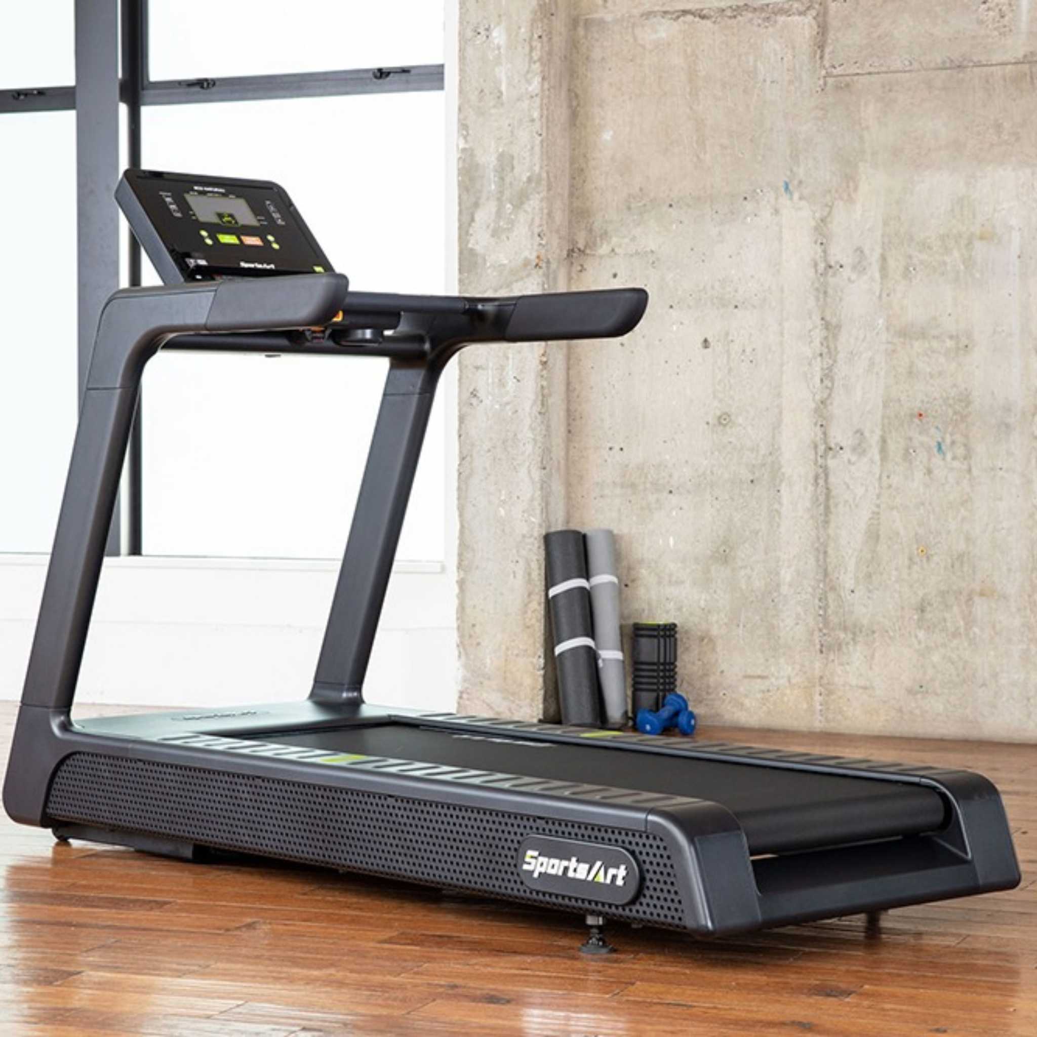 SportsArt T673L Treadmill inclined