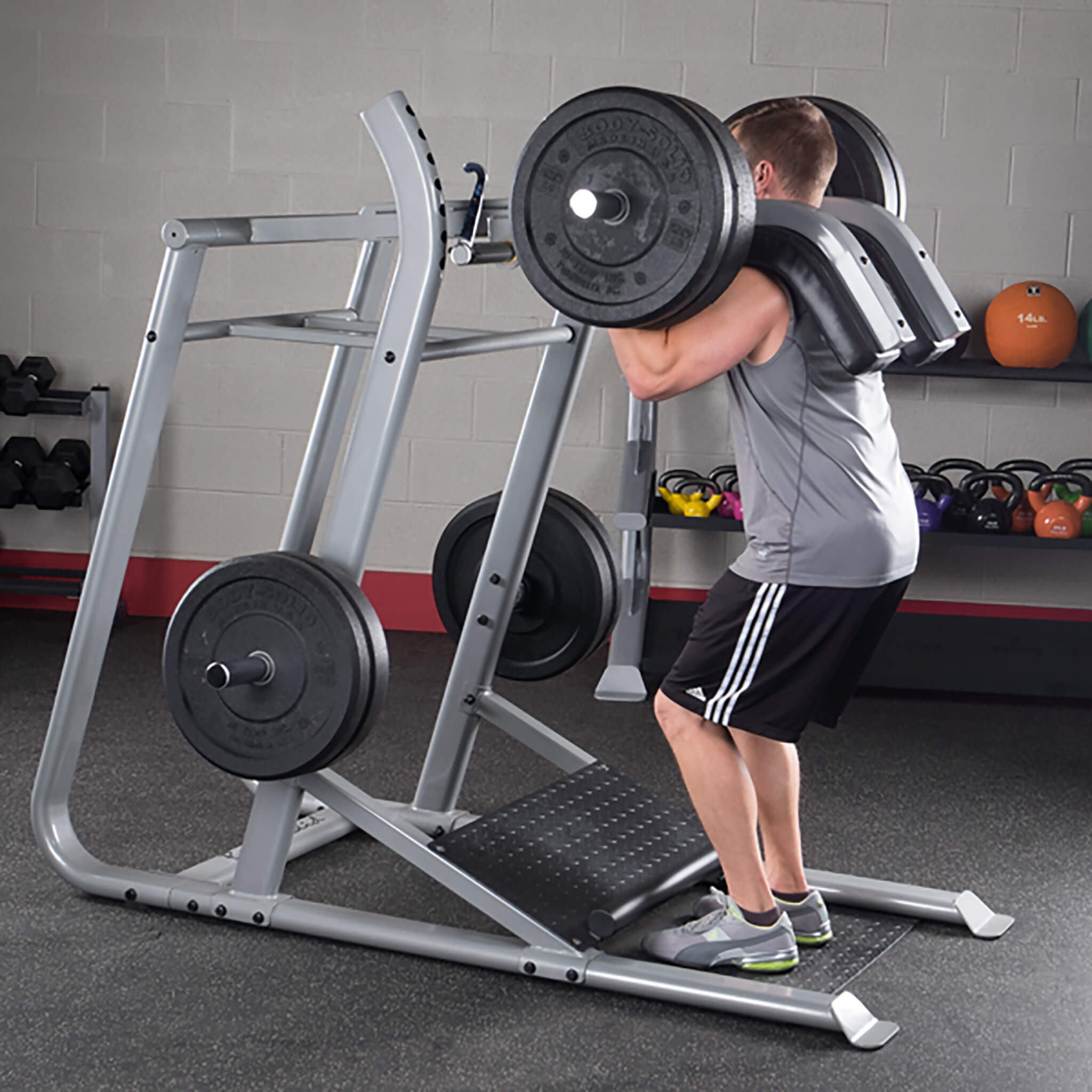 pro clubline leverage squat machine sls500 knee bent