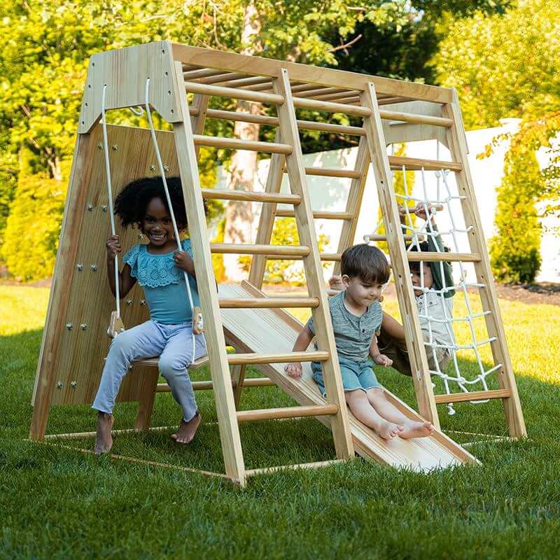 Avenlur Indoor Playground with kids playing