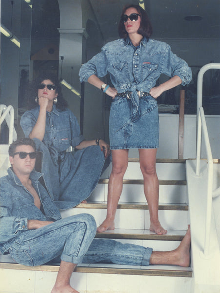 Group of people with Bustins Stock clothing in the times of the movida madrileña.