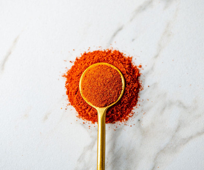 https://cdn.shopify.com/s/files/1/0564/3904/6331/products/smoked-spanish-sweet-paprika_spoon_macro_695x580.jpg?v=1656515916