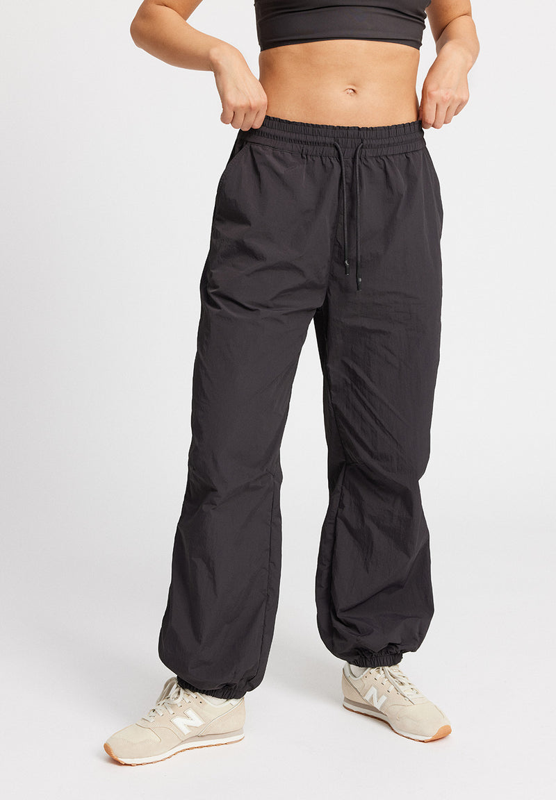 Track Loose Pants Palma - almost black – Rethinkit Studios