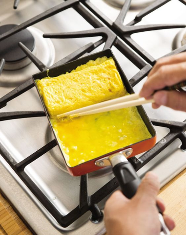 Use a sloping-sided pan to create patterns while cooking, making your Tamagoyaki visually appealing