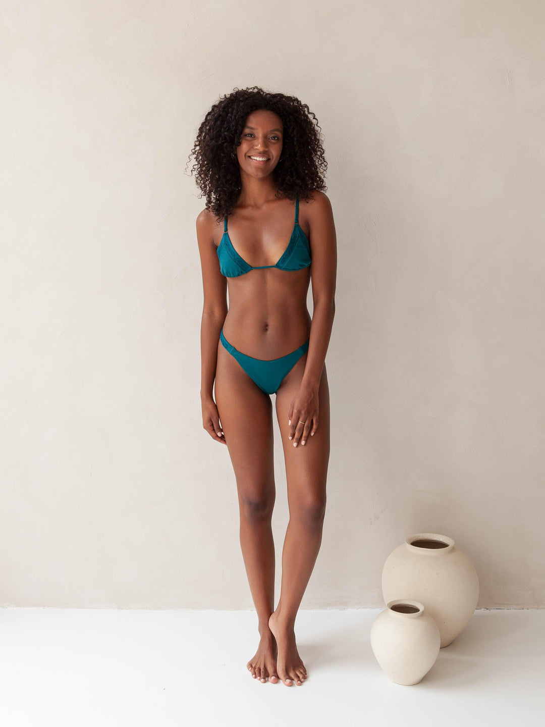 Bikini bottom V-shape Cheeky in White  Rib fabric & Embroidery – Via di  Gioia Swimwear